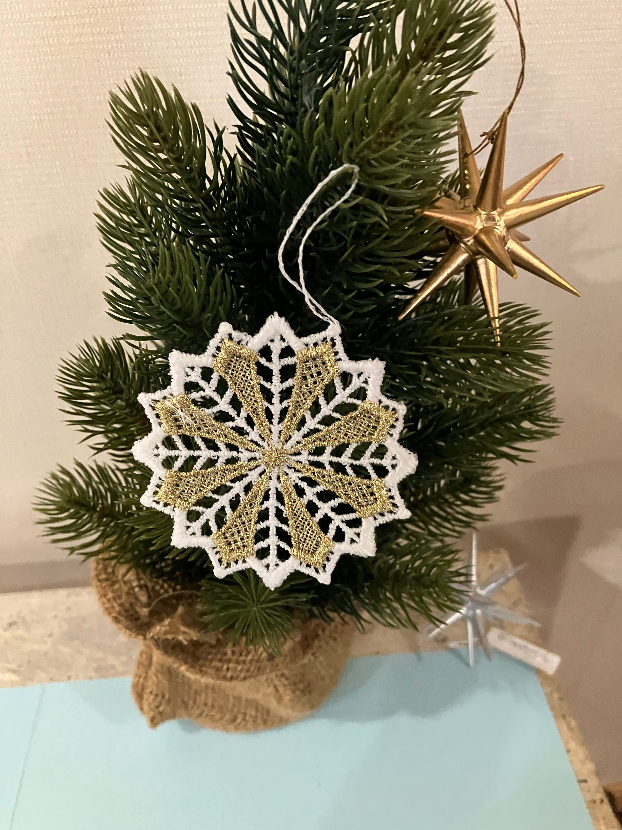 クリスマスツリーオーナメント 雪の結晶 金糸・銀糸 – KoKoRo